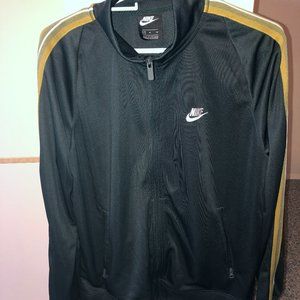 LAST CHANCE—Dark green Nike jacket